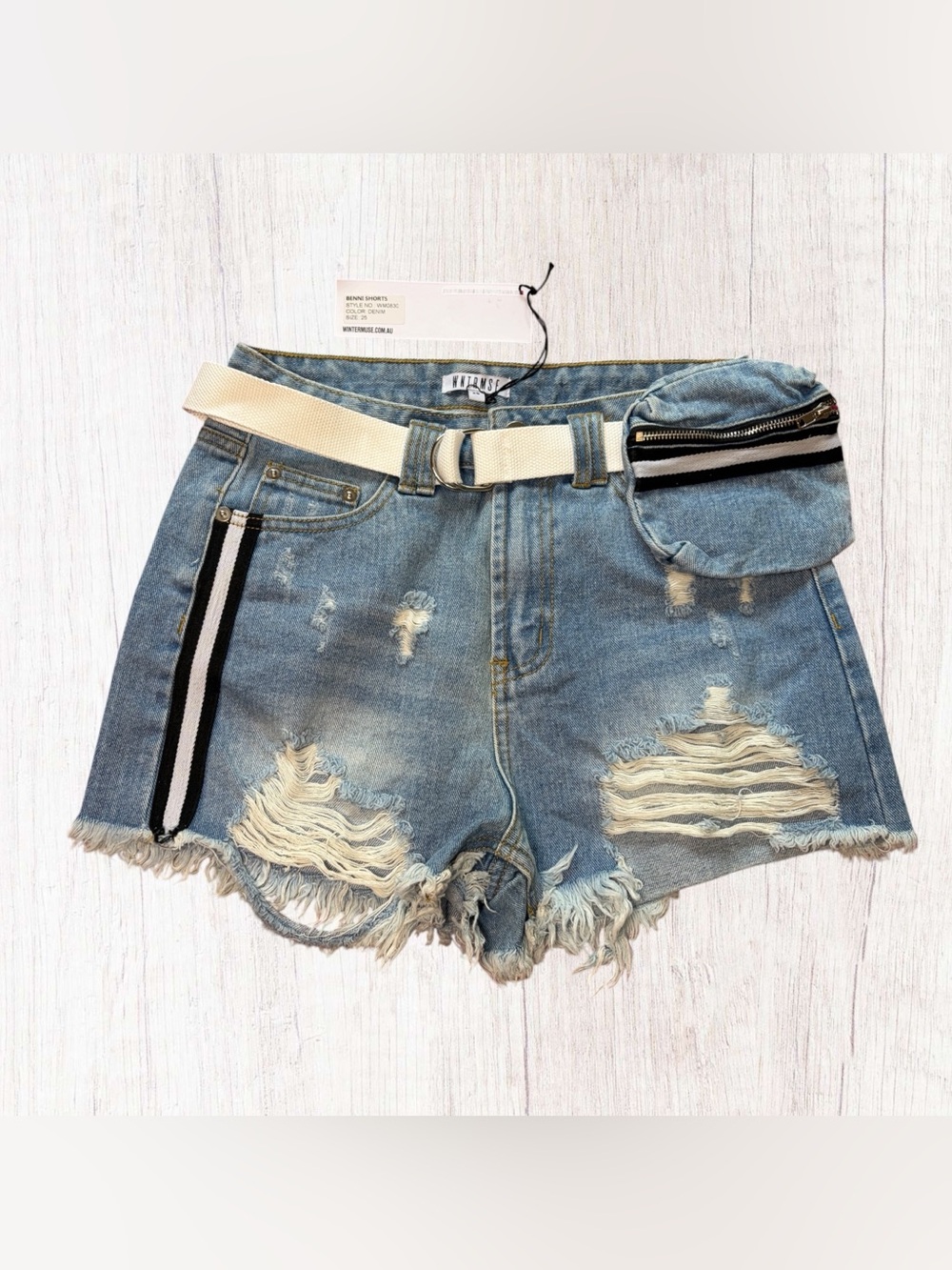 NWT WNTRMSE Benni Distressed Cutoff Denim Shorts, Belt & Matching Pouch, Size 25